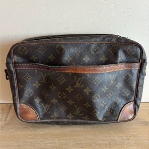 Authentic Louis Vuitton monogram clutch